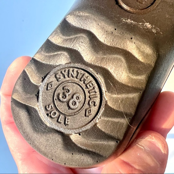 FLY FLOT Red and Gold Metallic Kitten Wedge Sandals—SZ. 38 (6.5 in US) - Picture 12 of 12